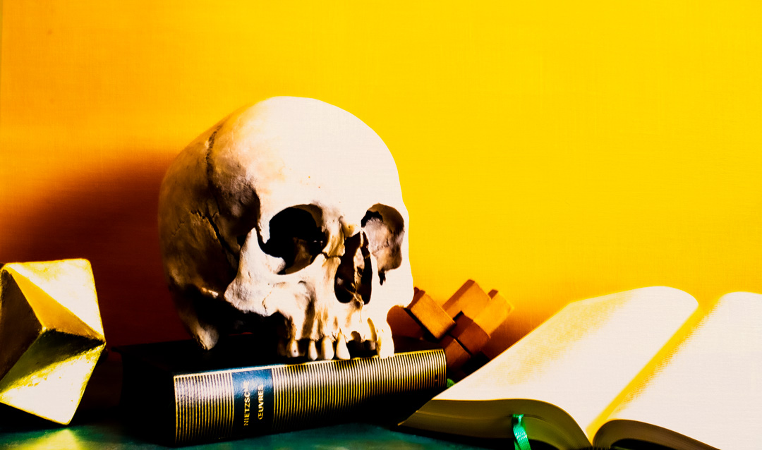 Photographie de 120x78cm ayant pour titre : Nietzsche est mort